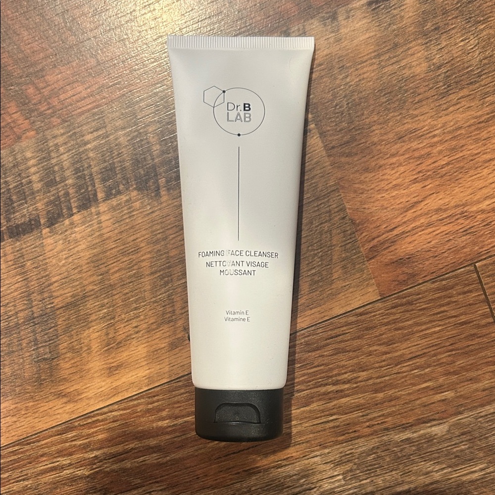 Foaming Face Cleanser - White and Black